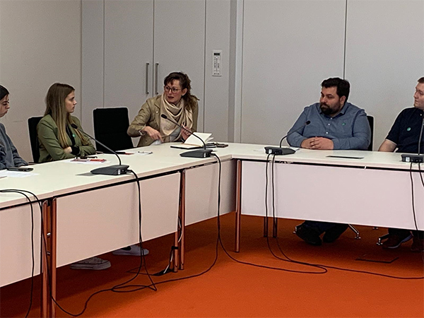 UckerStark: Junge Auszubildende aus der Verwaltung des Landkreises zu Gast im Landtag
