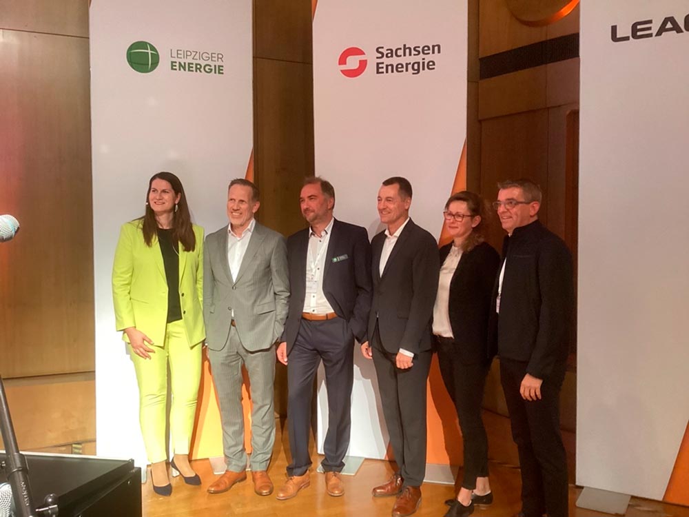 hanka_mittelstaedt_mit_vertretern_aus_der_wirtschaft_bei_dreizehnten_ostdetschen_energieforum_in_leipzig.jpg